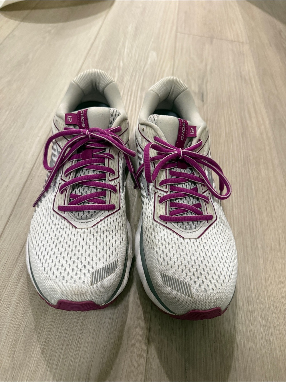Brooks ghost 12 Women's White Running Shoes with Magenta Accents